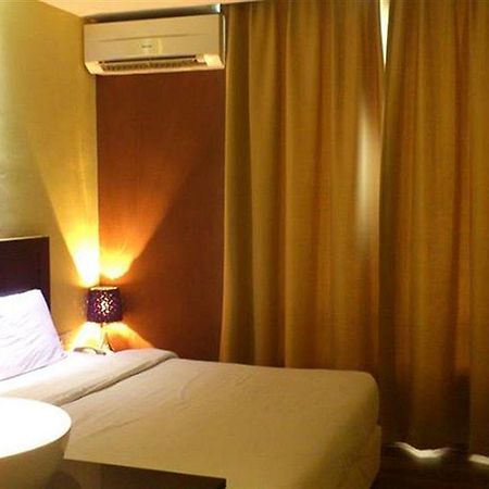 Zotel Business & Leisure Hotel Kuching Exterior foto